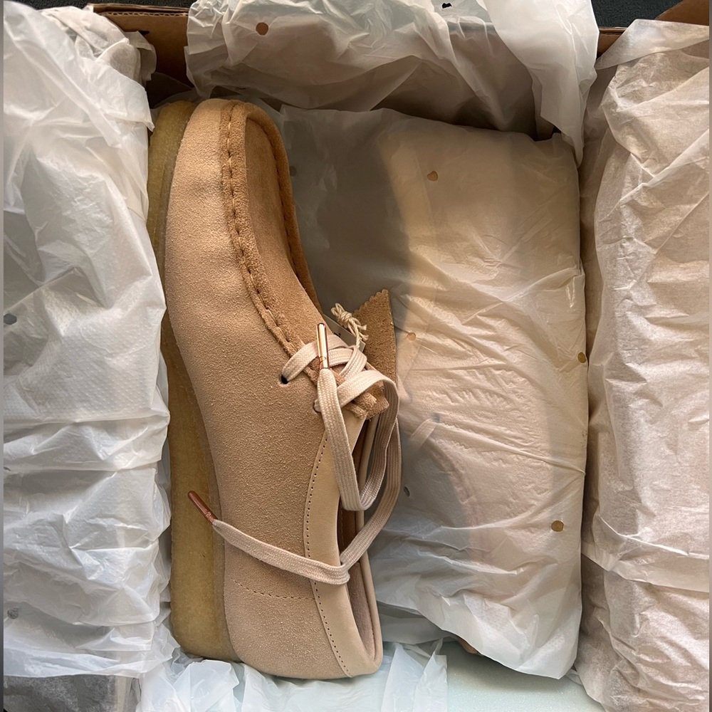 Clarks Wallabees Light Tan Suede - Picture 3 of 12